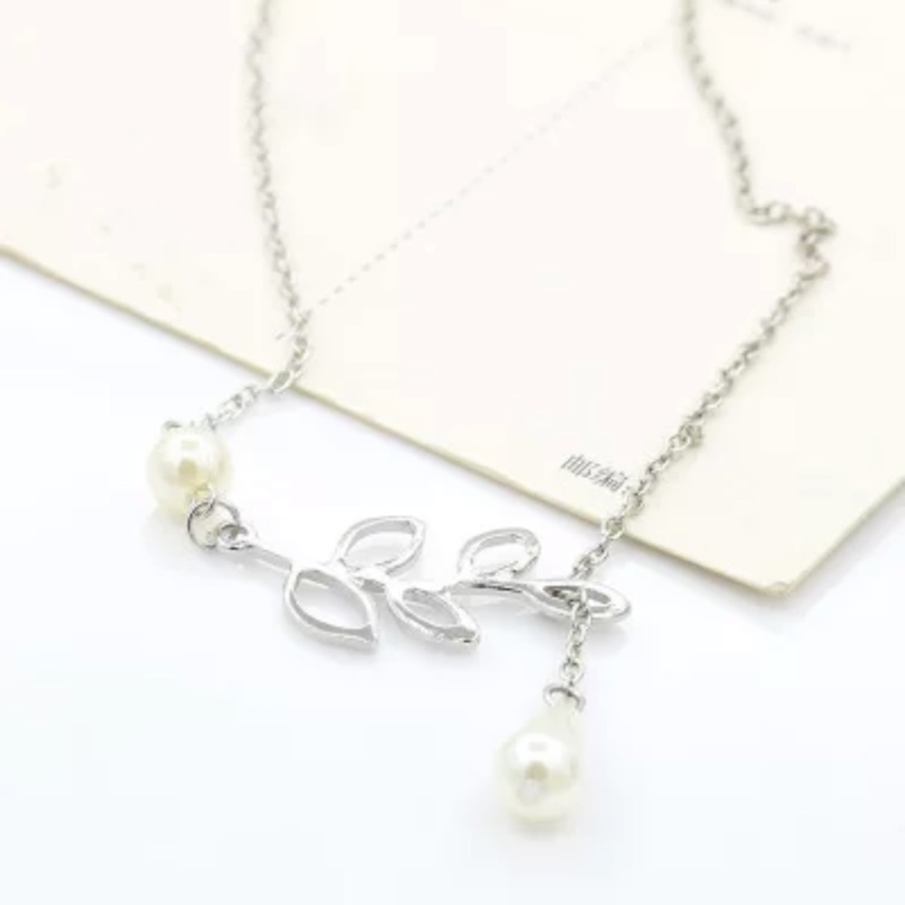 Unique “Land & Sea” Pearl Leaf Beautiful Necklace - Picture 5 of 9